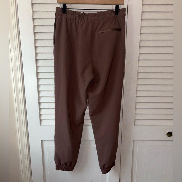 Athleta Metropolis Jogger Mineral Brown size 4 Outdoor Comfy - Picture 3 of 4